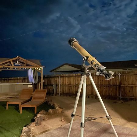 Twin Palms Desert Getaway - Jacuzzi, Fire Pit, Meditation Room & More Joshua Tree Ngoại thất bức ảnh