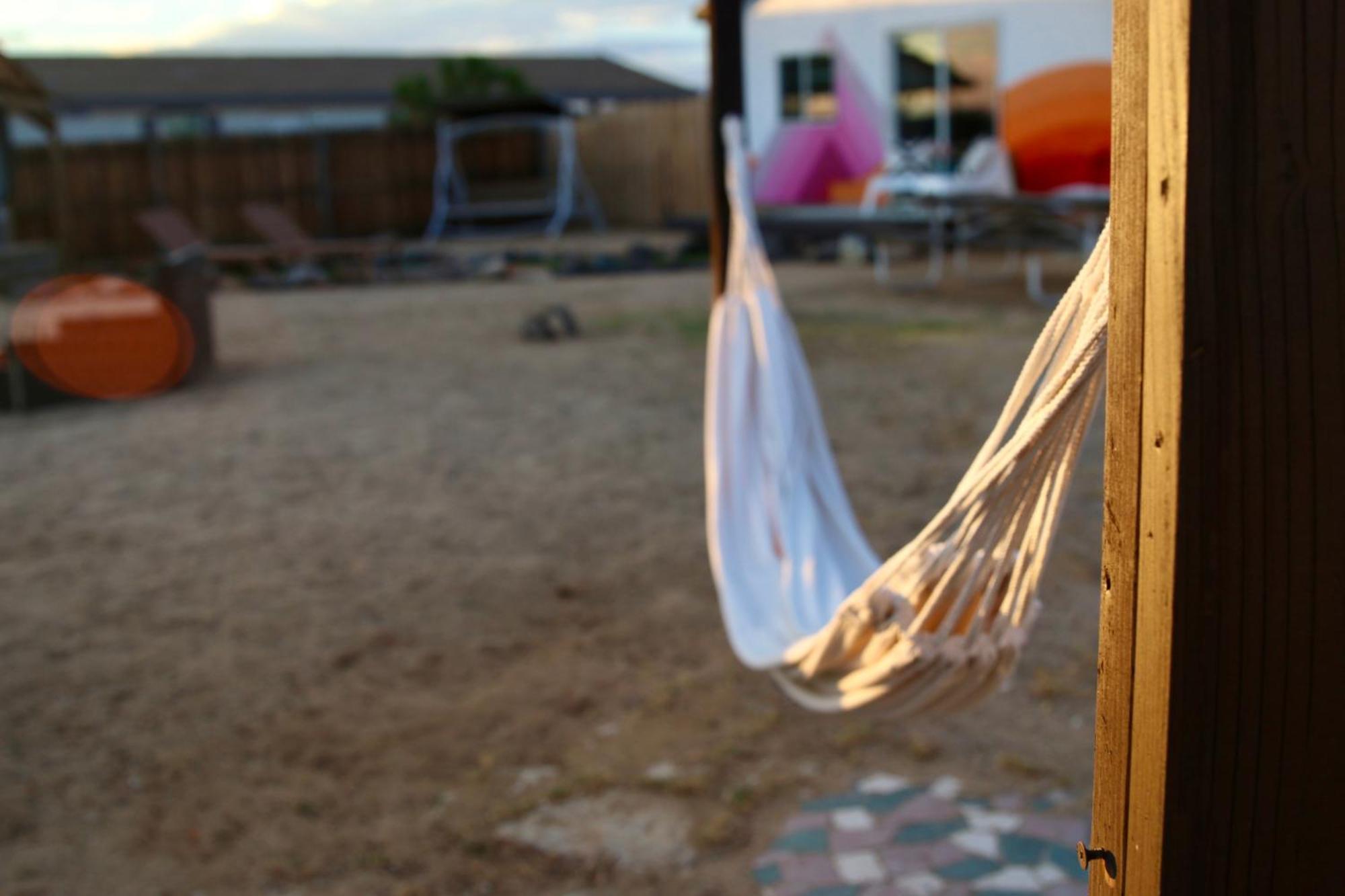 Twin Palms Desert Getaway - Jacuzzi, Fire Pit, Meditation Room & More Joshua Tree Ngoại thất bức ảnh