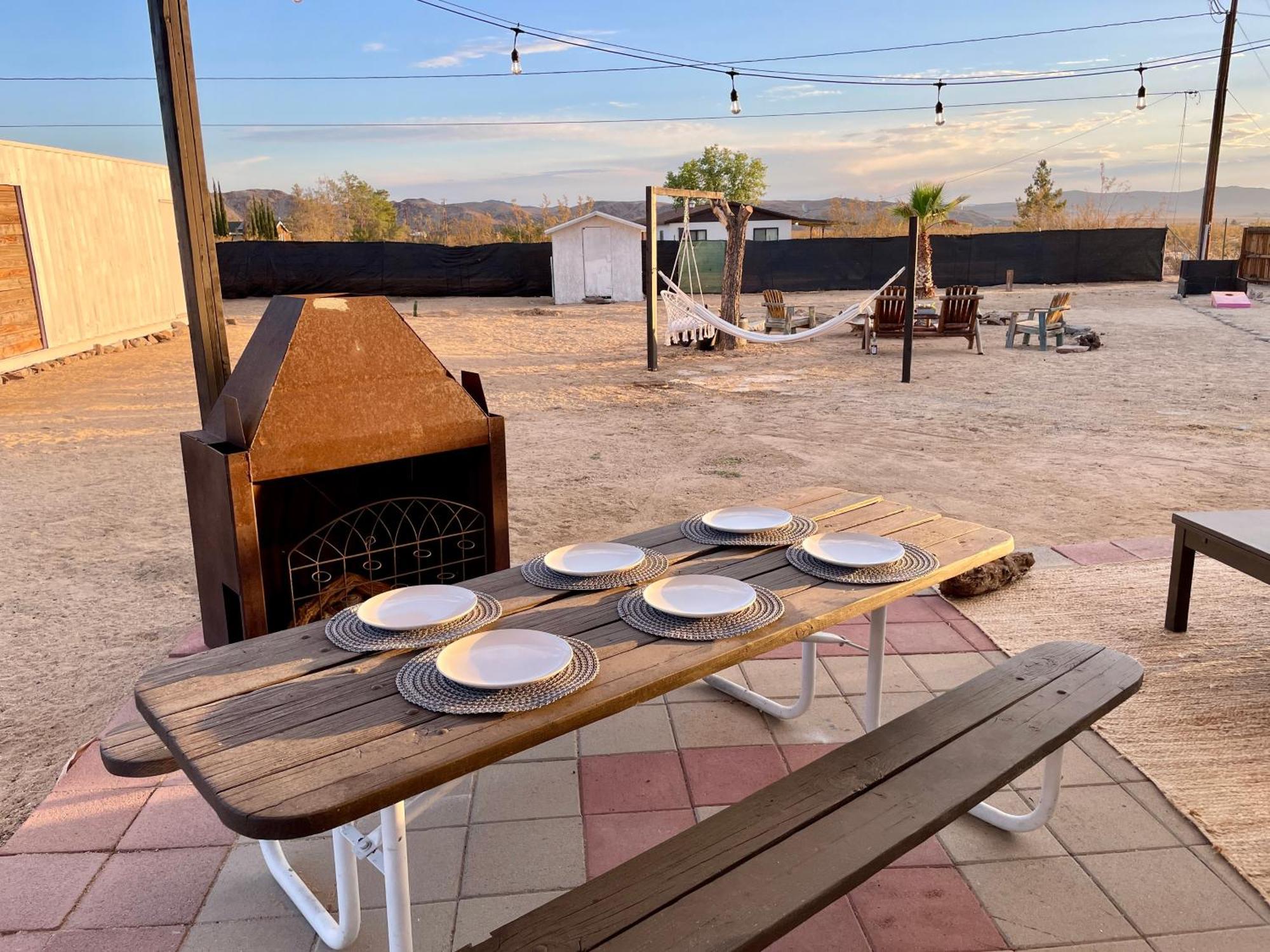 Twin Palms Desert Getaway - Jacuzzi, Fire Pit, Meditation Room & More Joshua Tree Ngoại thất bức ảnh